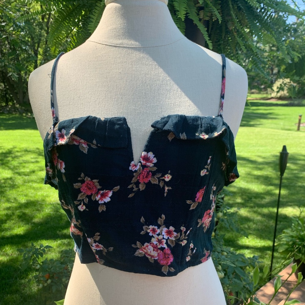American Eagle crop top